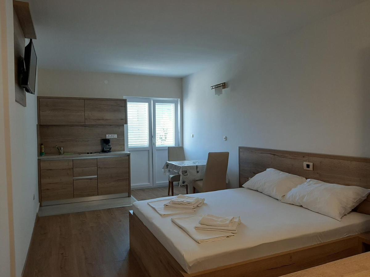Apartments Edo Novalja Exterior photo